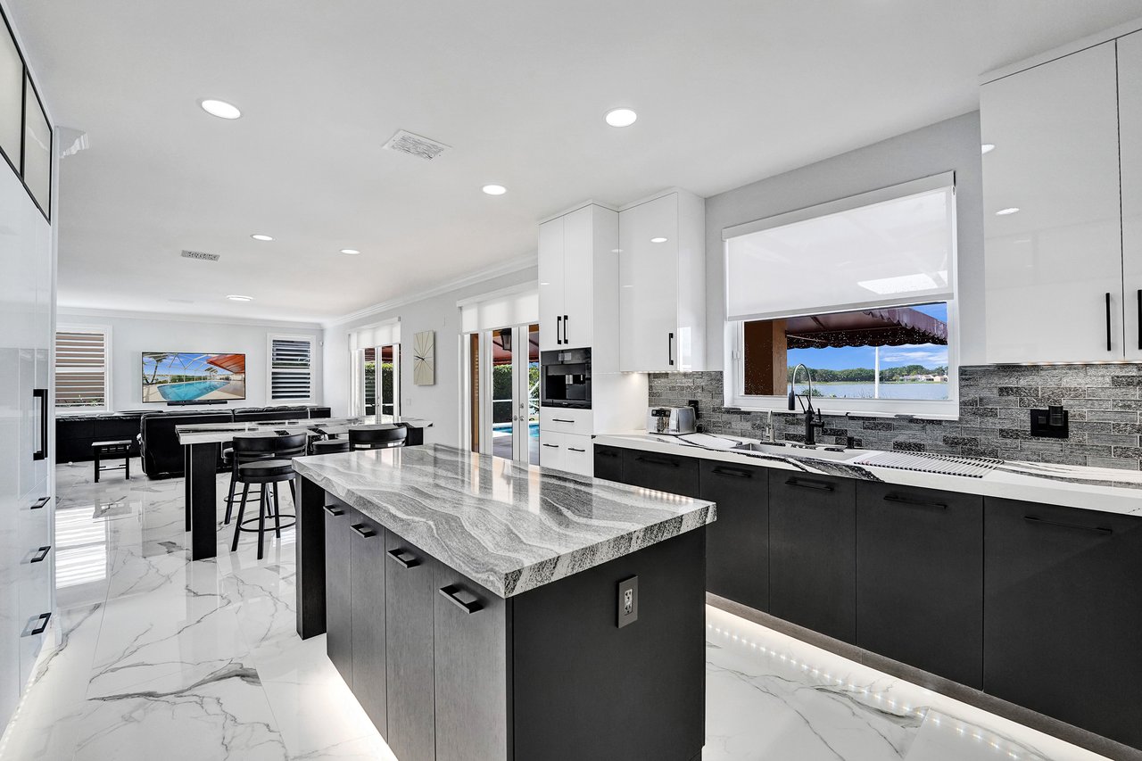 949 Crestview Cir
