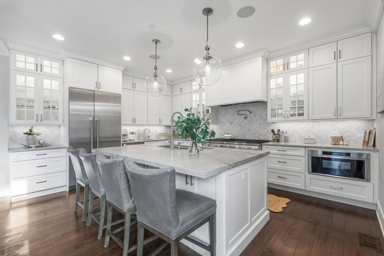 618 Buckingham Place