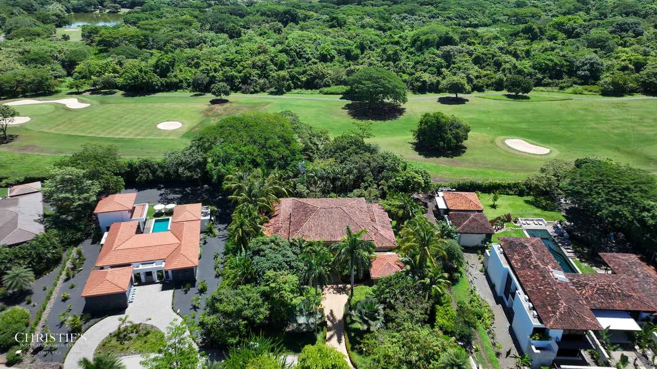 Golf-Front Tuscan-Style Estate – Villa Tuscana