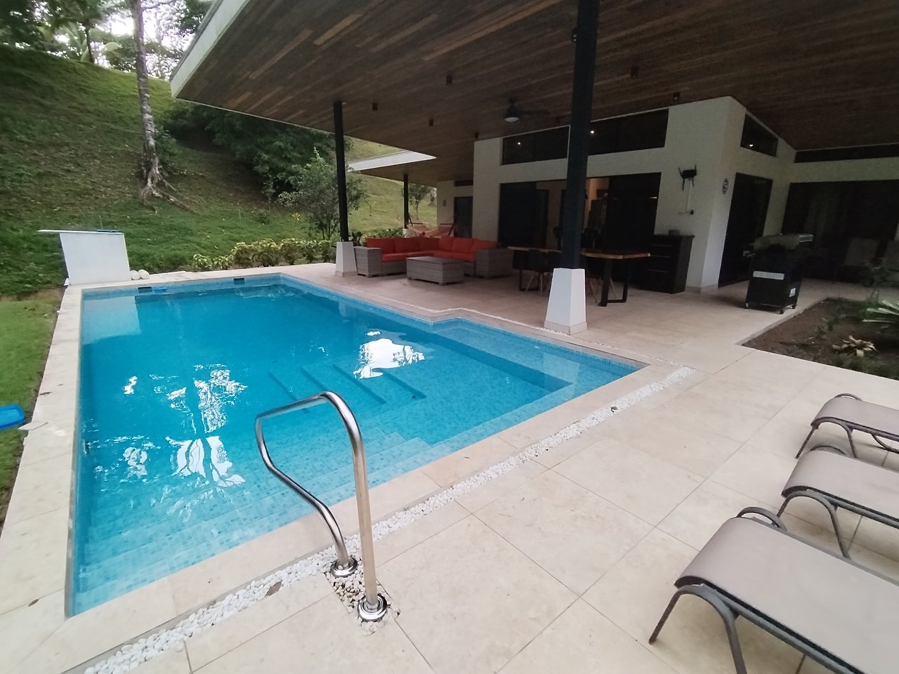 Villa Shanti: Luxurious 3-Bedroom Jungle Home in Ojochal, Costa Rica