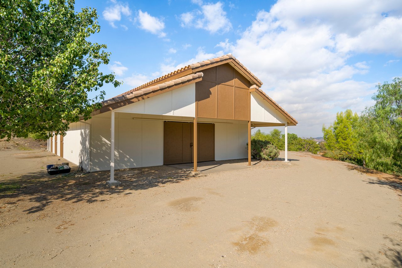 21100 Paseo Montana