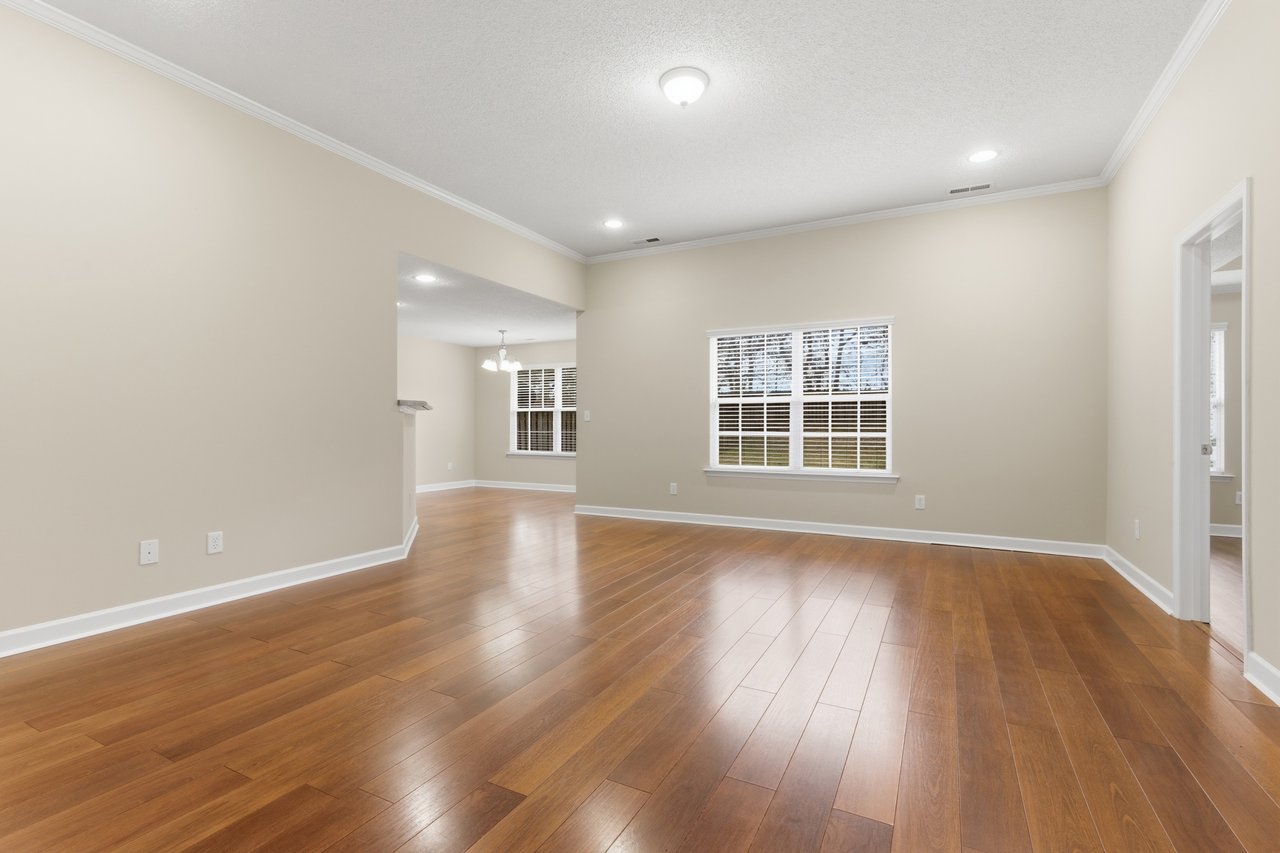 3 Bed 2 Bath Toney Property with Fully Fenced Yard!