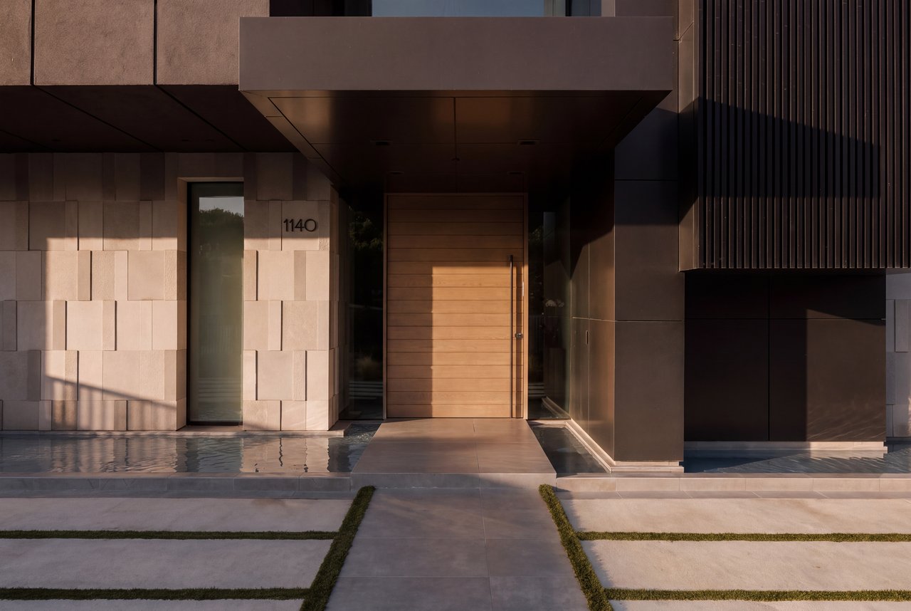 1140 Summit Dr, Beverly Hills