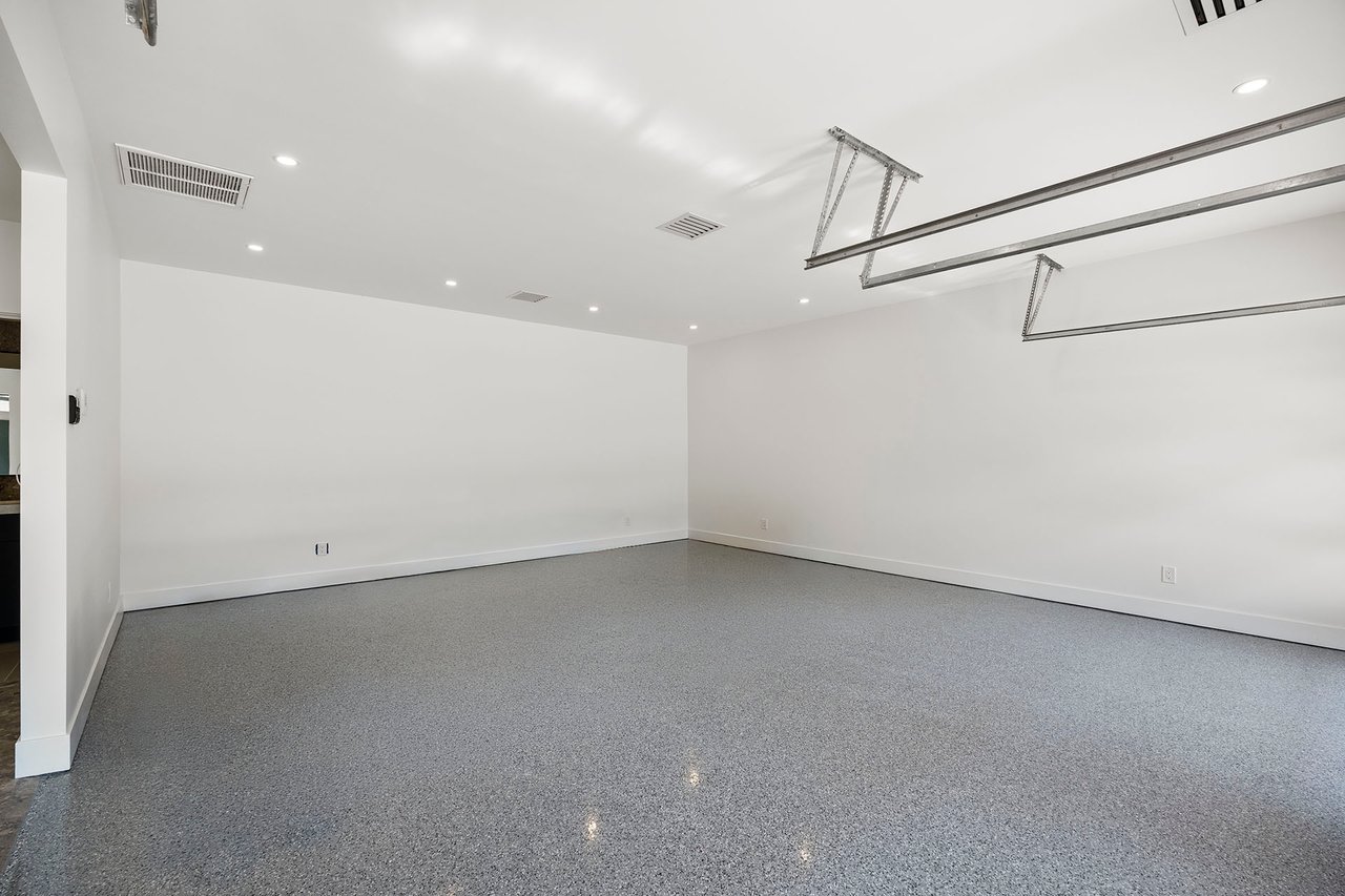 3500 E LINCOLN Drive 26