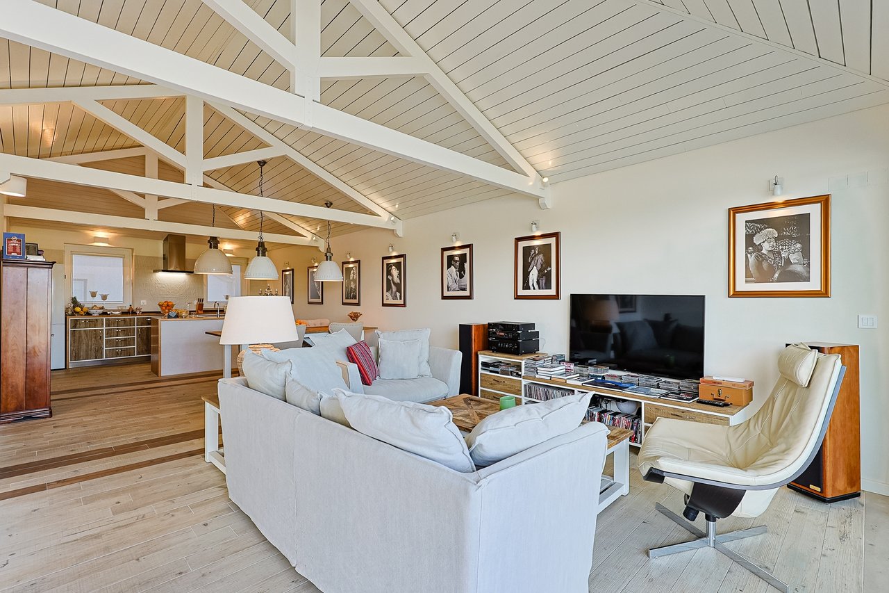 Elevated Riverside Living Minutes from Comporta