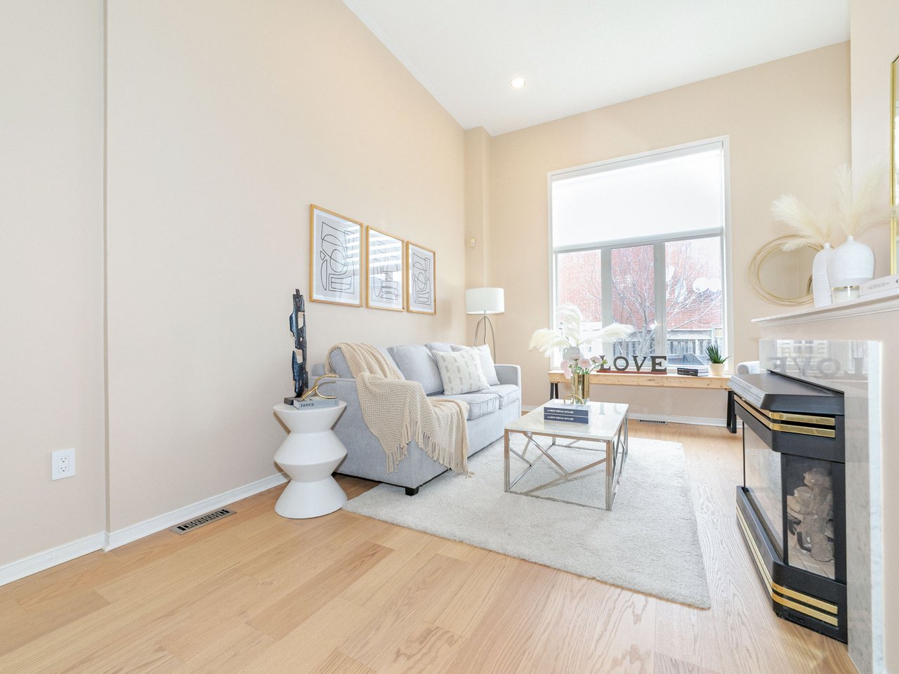 8 Queensway Drive