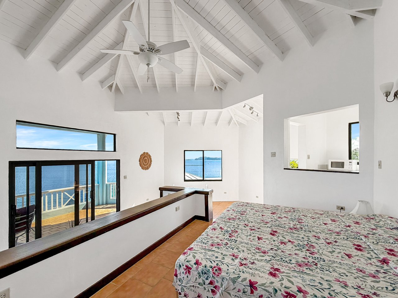 1110 Large Studio-Hodges Creek