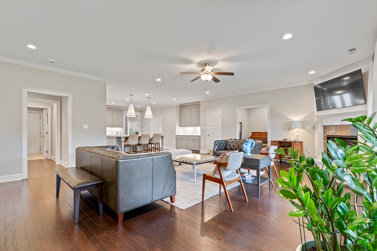LARGE, GORGEOUS HOME - MADISON CITY SCHOOLS!