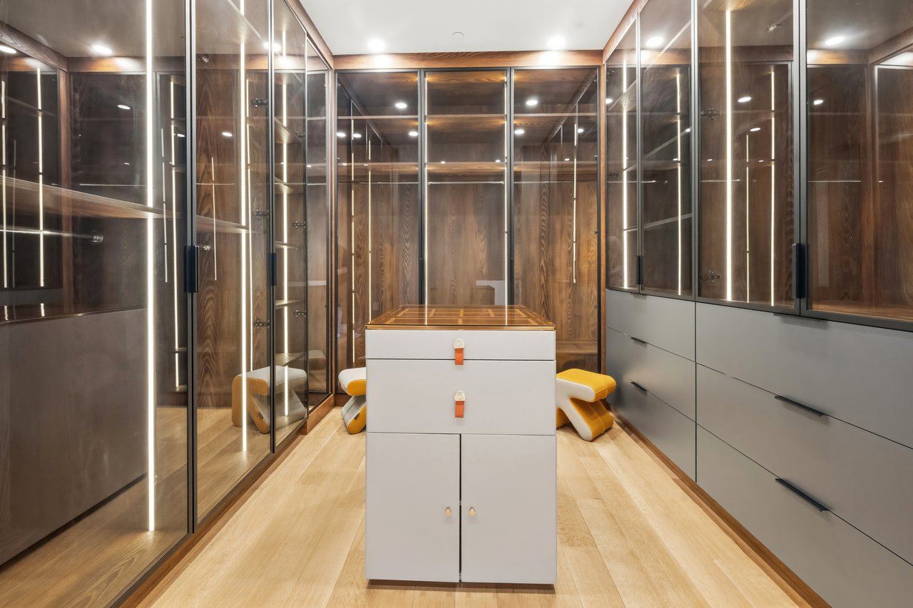 100 Carlyle Drive VG6