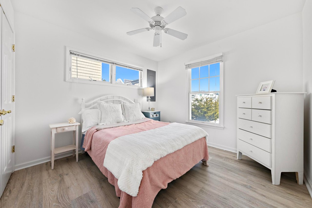 7 W Julia Ave, Long Beach Twp