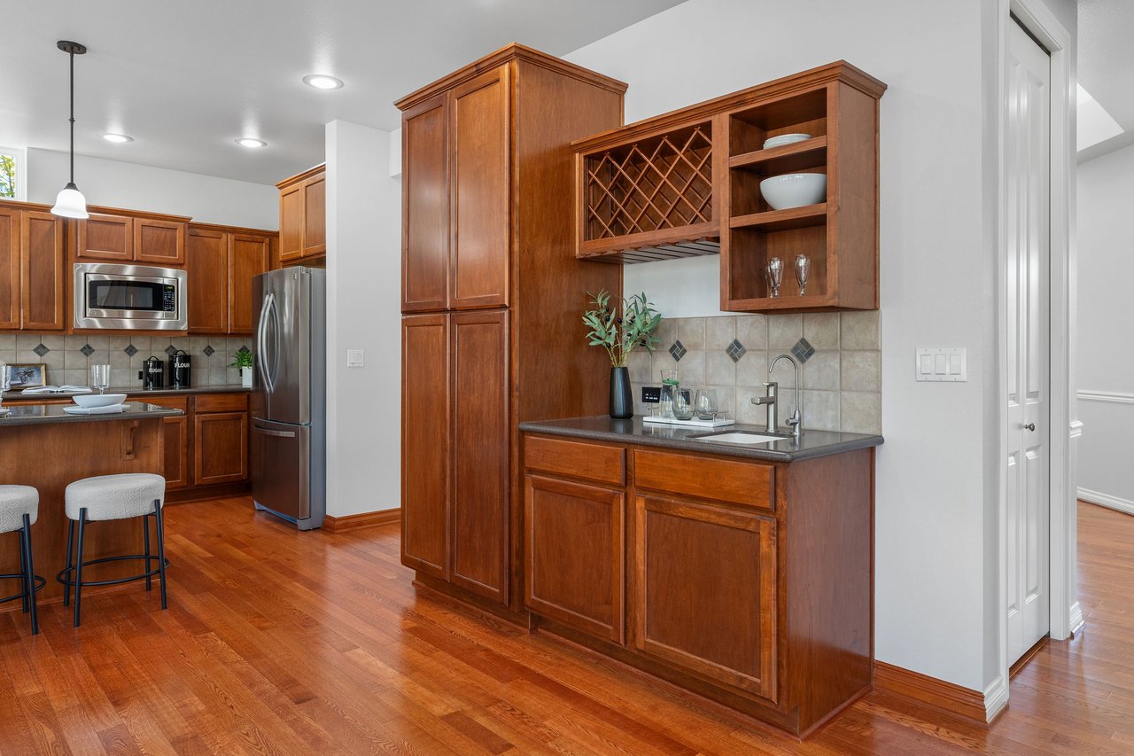 202 Chelan Ct NE