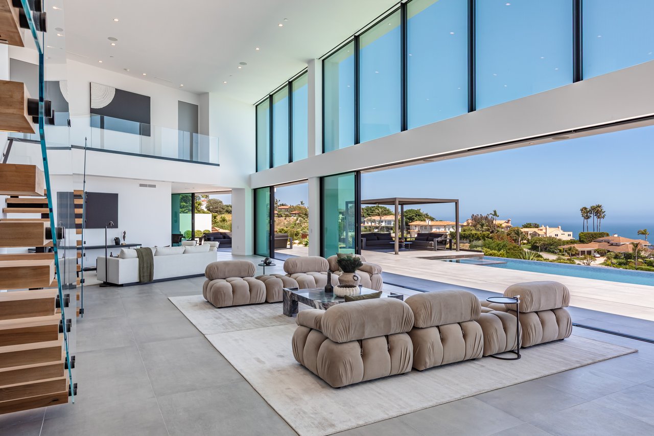 6156 Zumirez Dr