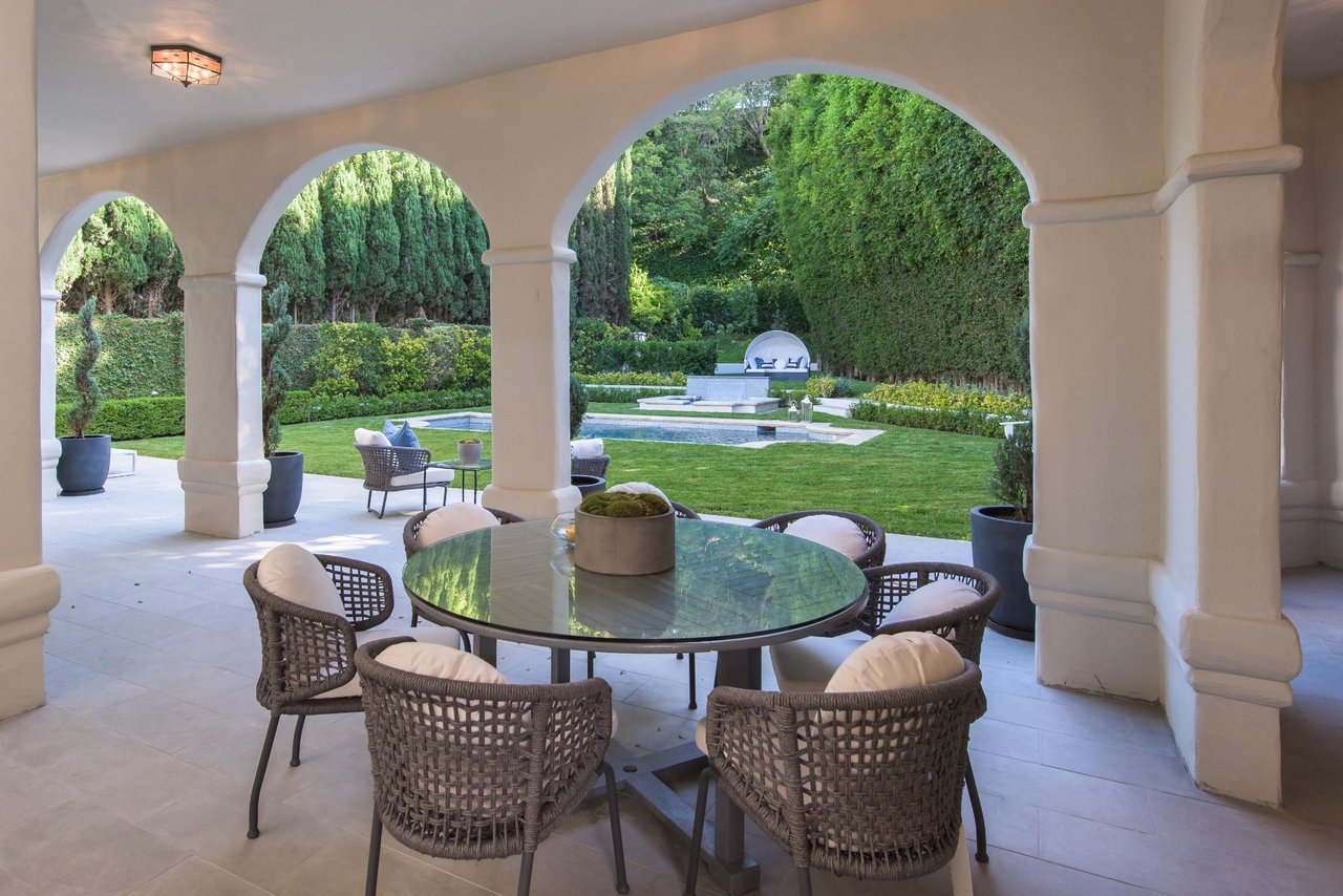 1275 Benedict Canyon Dr