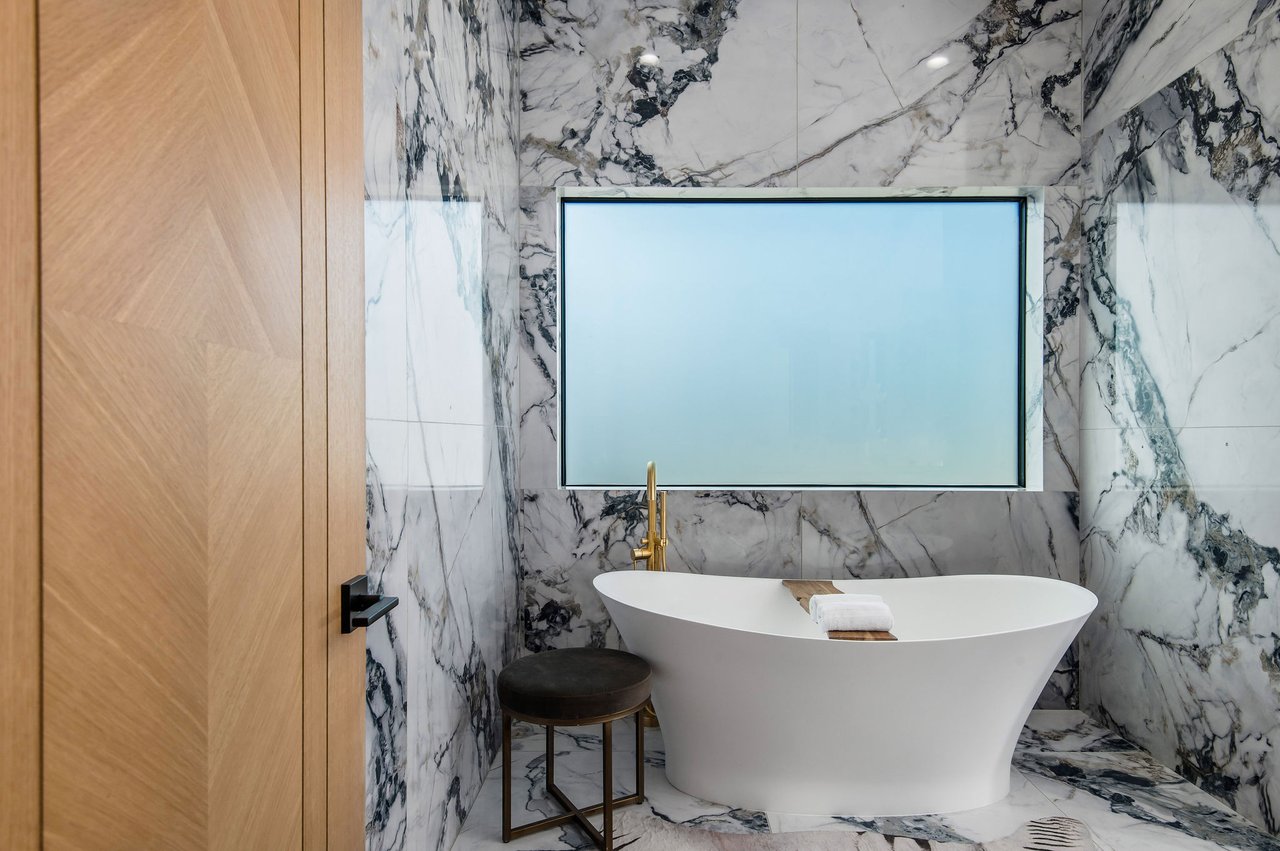 5132 Lindley Ave, Encino