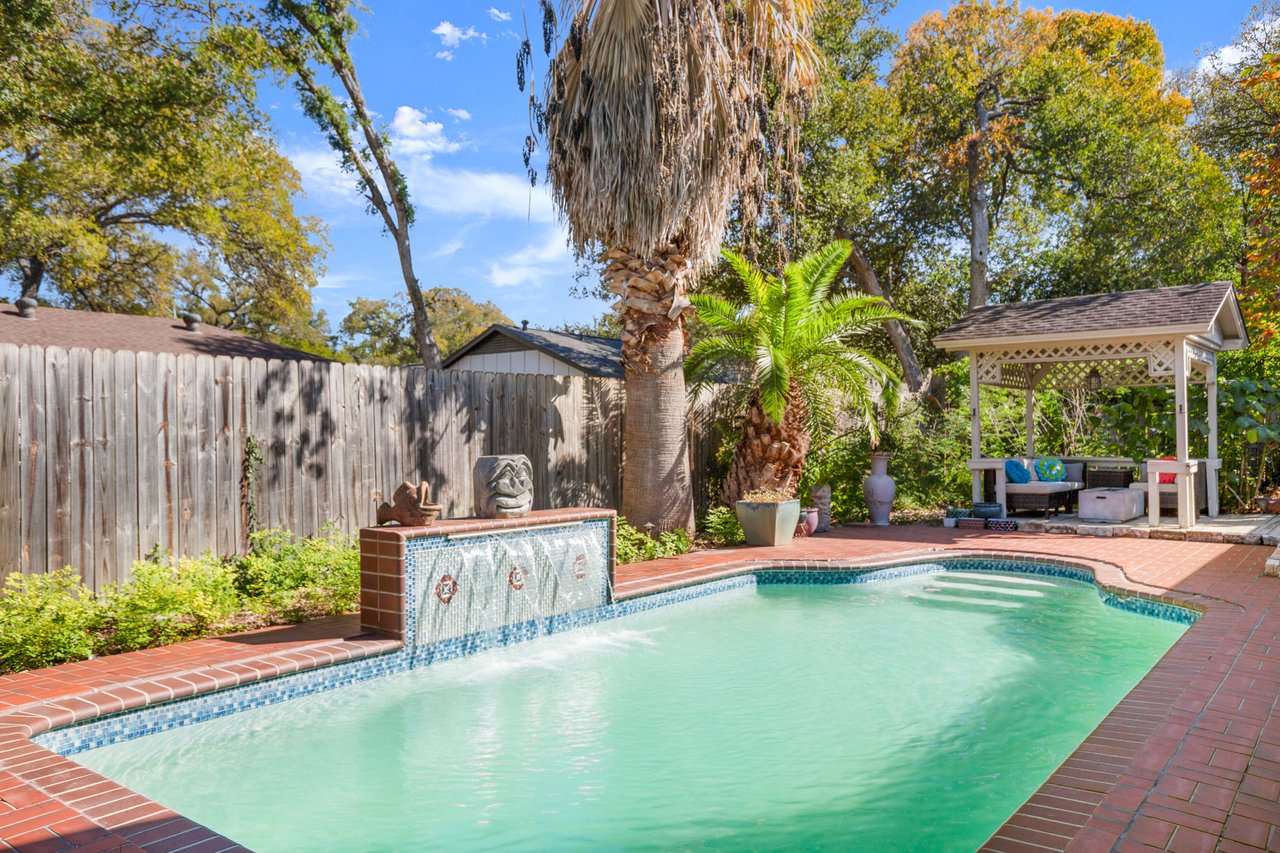 Bloom & Float Getaway 🌸 | Pool Home 5mi to SoCo