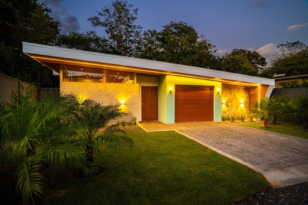 Stunning 3-Bedroom, 2.5-Bathroom Tropical Mid-Century Modern Home – Steps from the Beach