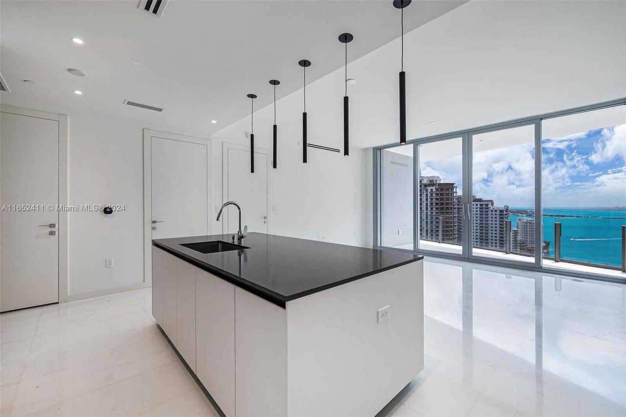 300 Biscayne Unit 2906