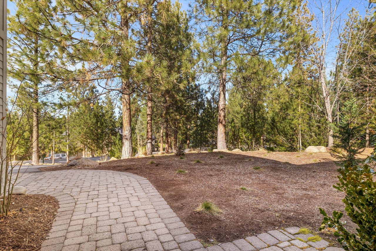 2589 NW Champion Circle