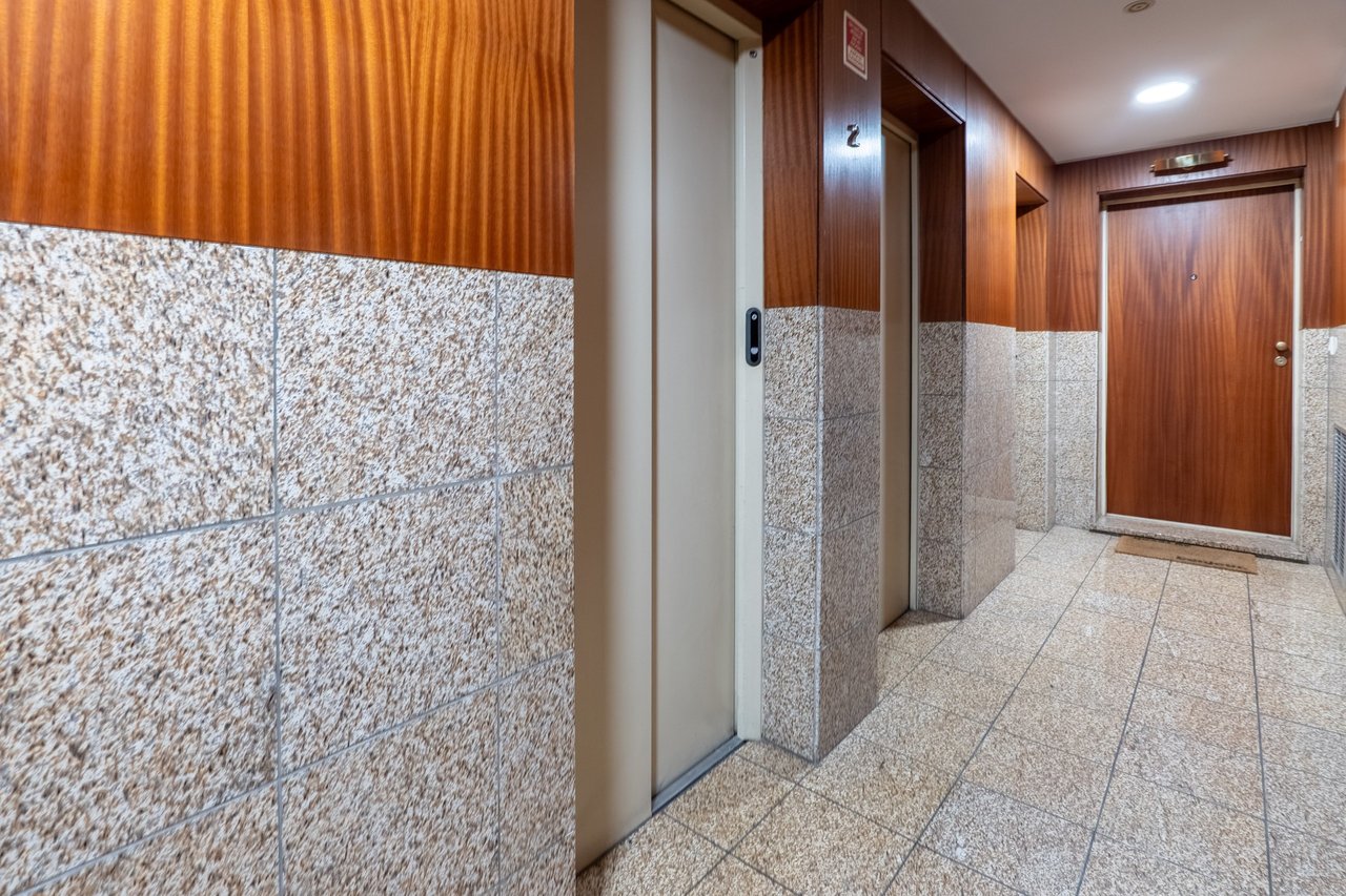 Spacious and Bright 4-Bedroom Apartment for Rent Near Colégio do Rosário