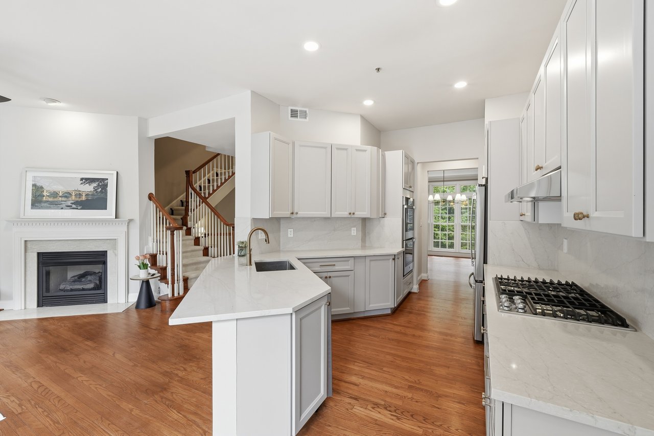 1627 Colonial Hills Drive
