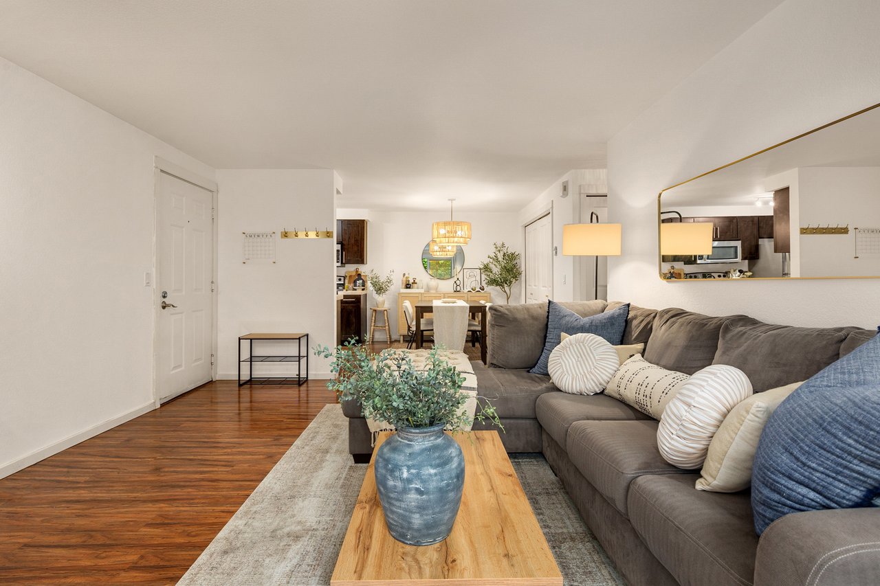 215 9th Street Unit: D102