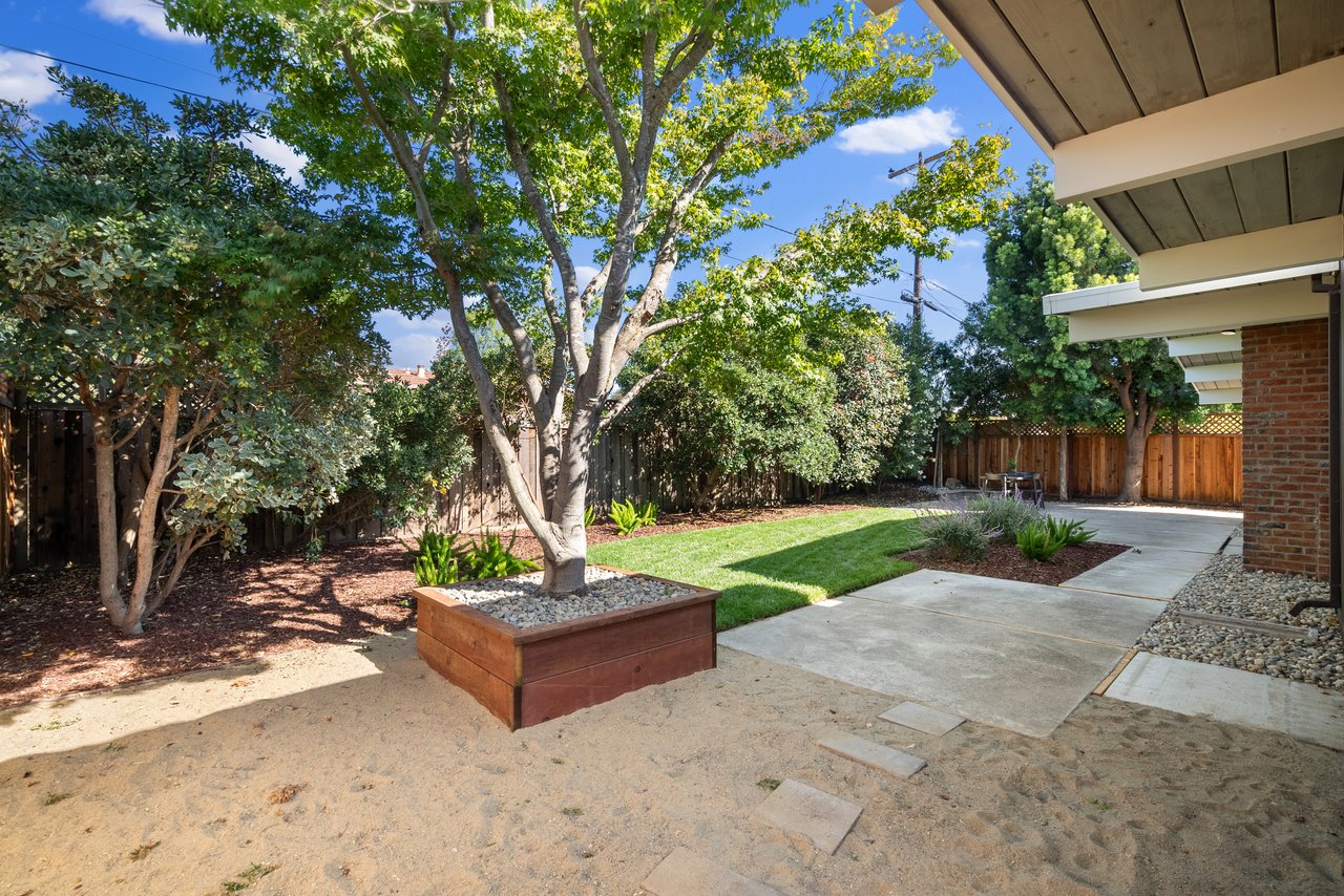 1464 Kingfisher Way
