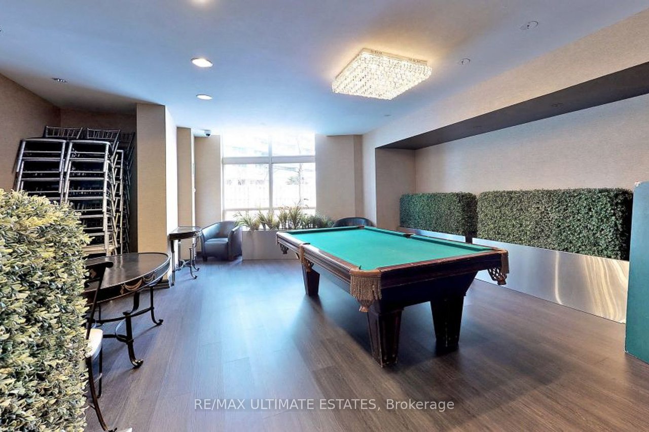 NORTH YORK'S EXCLUSIVE PENTHOUSE