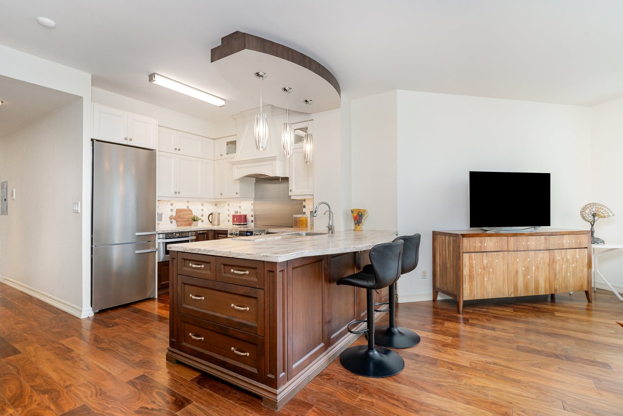 300 Bloor Street East, Suite 2107