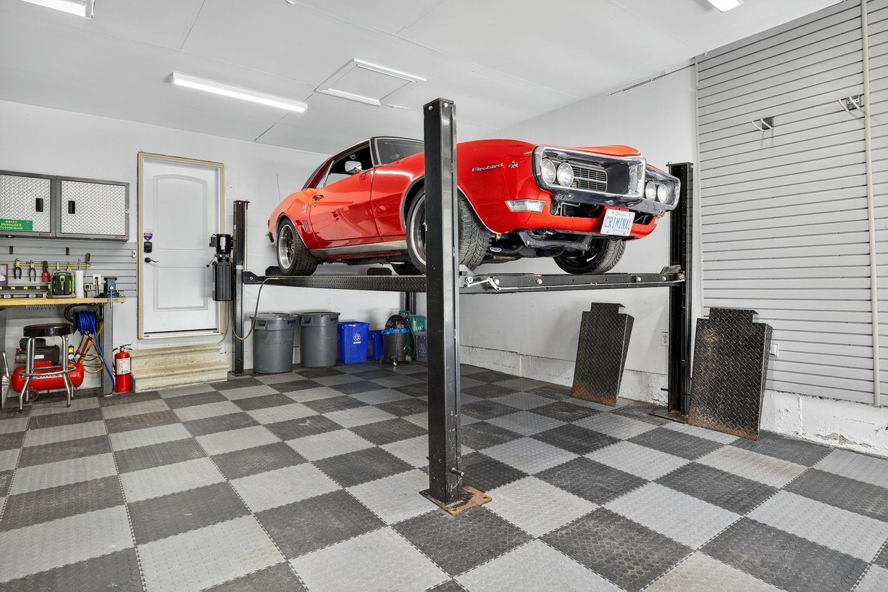 6 Falling Leaf Crt, Aurora