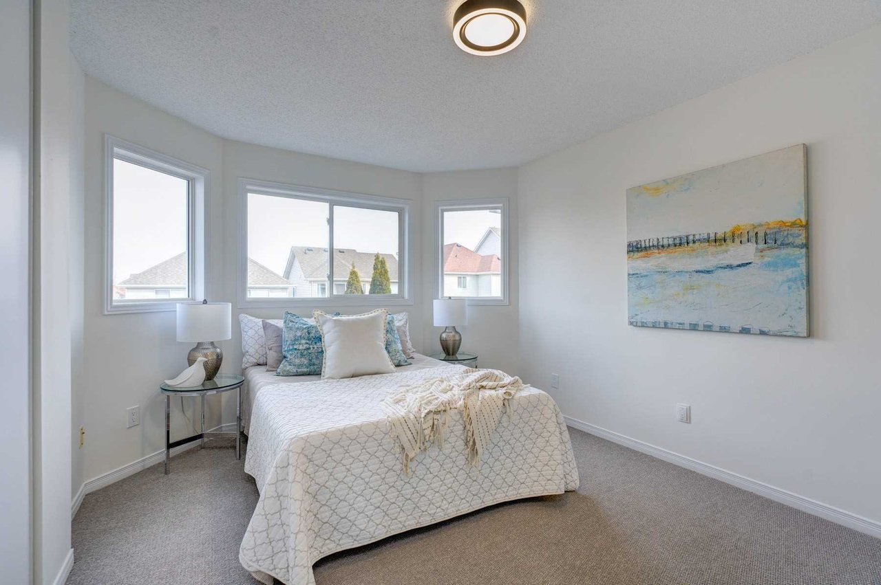 1062 Summitview Cres