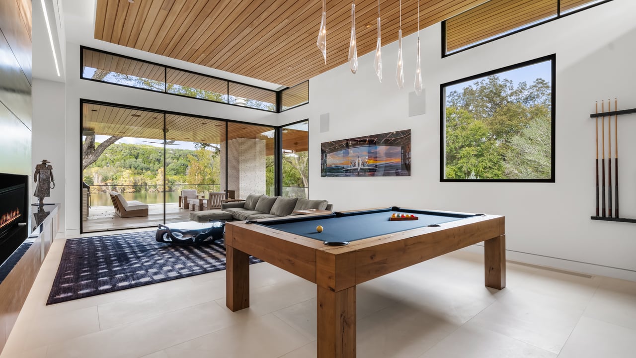 702 N Commons Ford Road