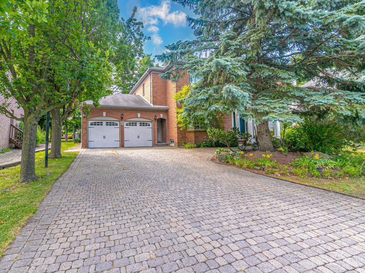10 Edmund Crescent