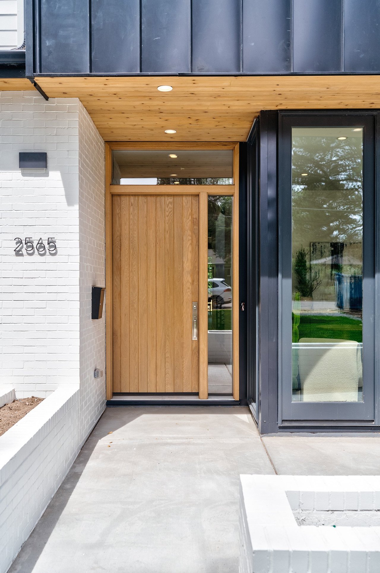  2565 S JACKSON STREET 