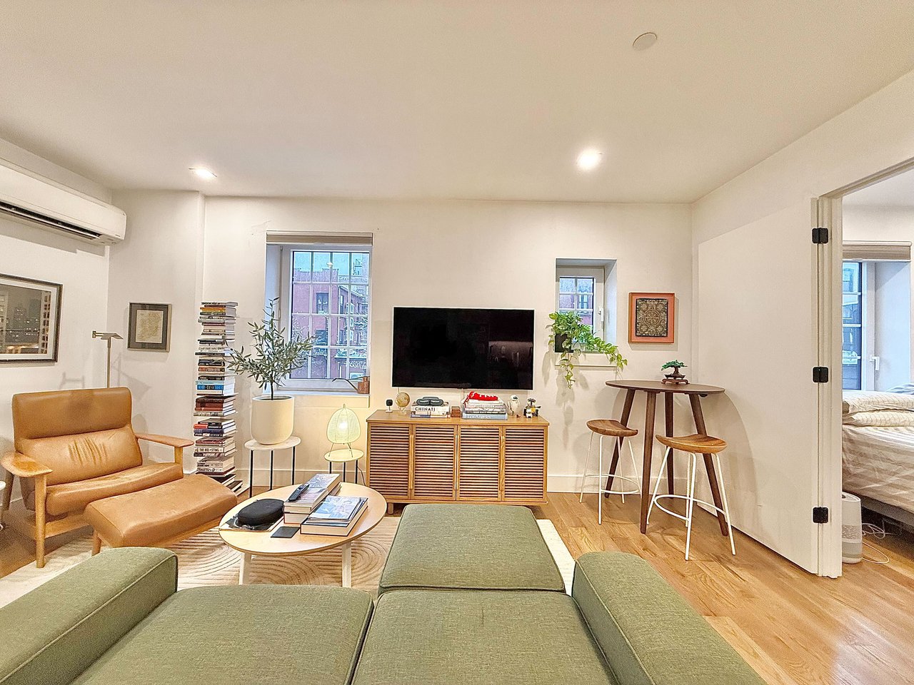 128 Montrose Avenue #201