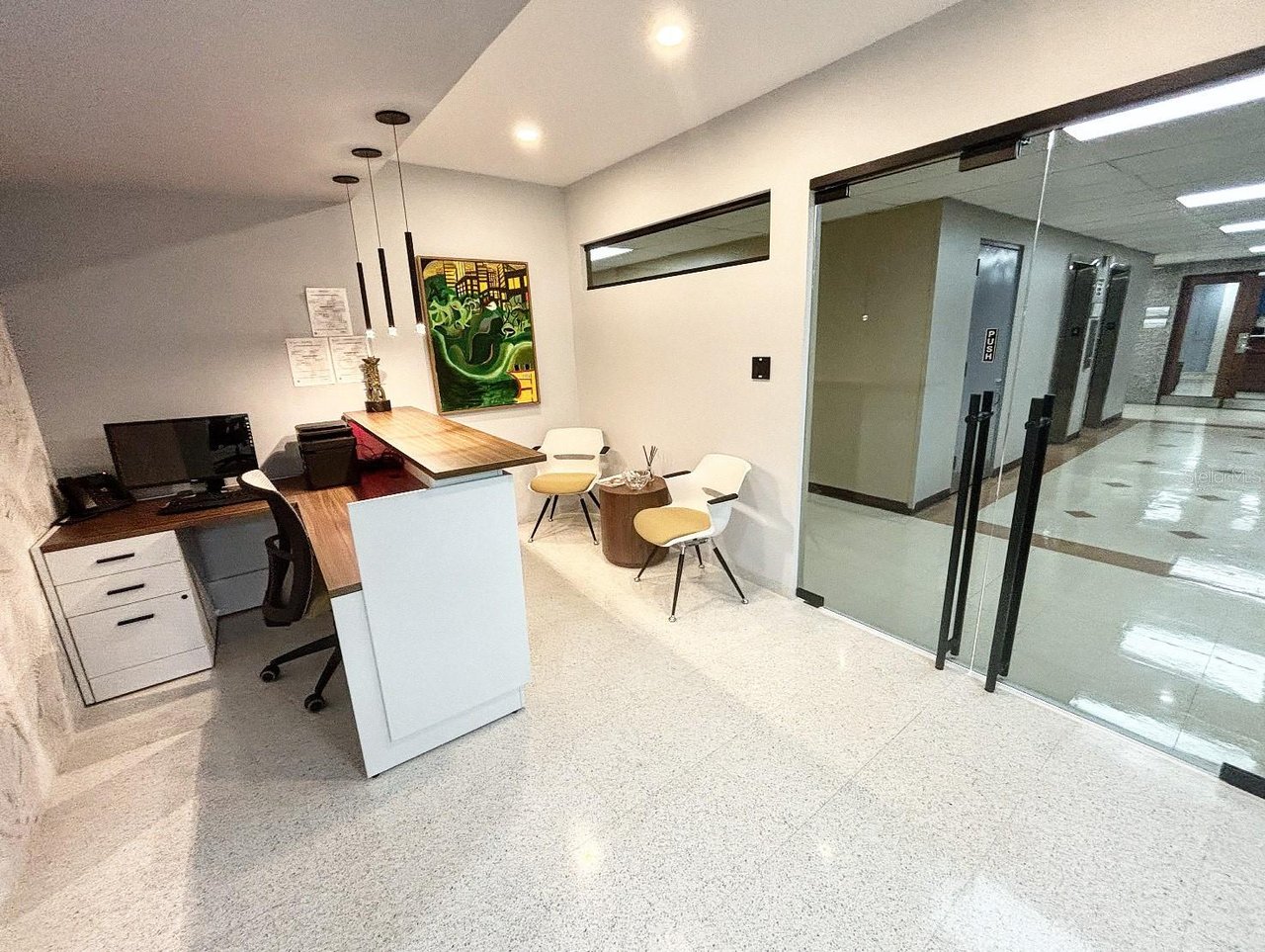 701 Av. de la Constitución