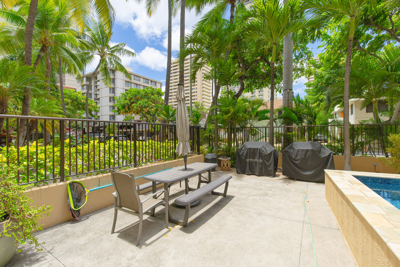 427 Launiu Street Unit #405
