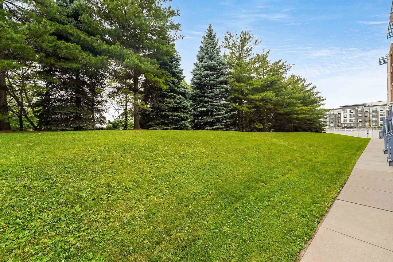3 Greenwich Dr #112