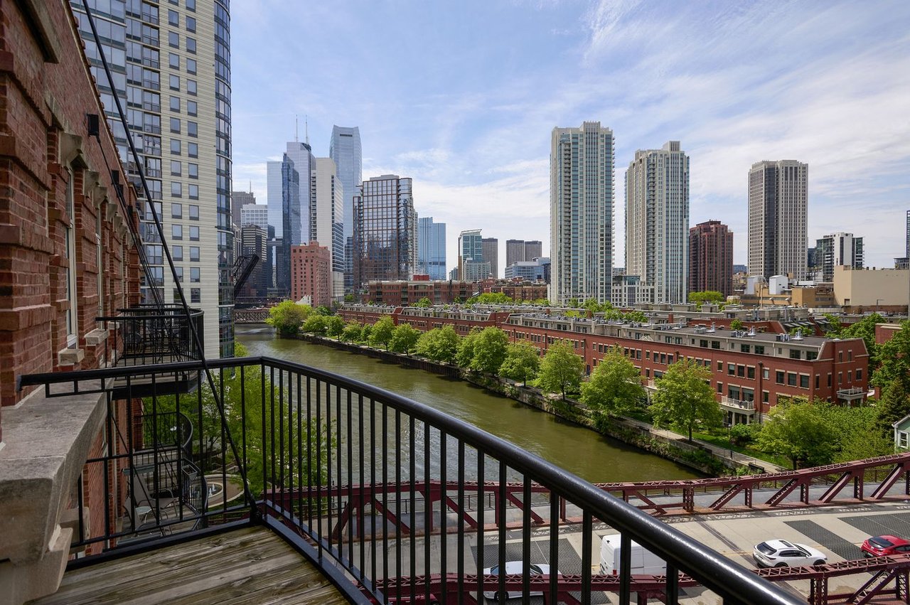 550 N Kingsbury St Unit: 603