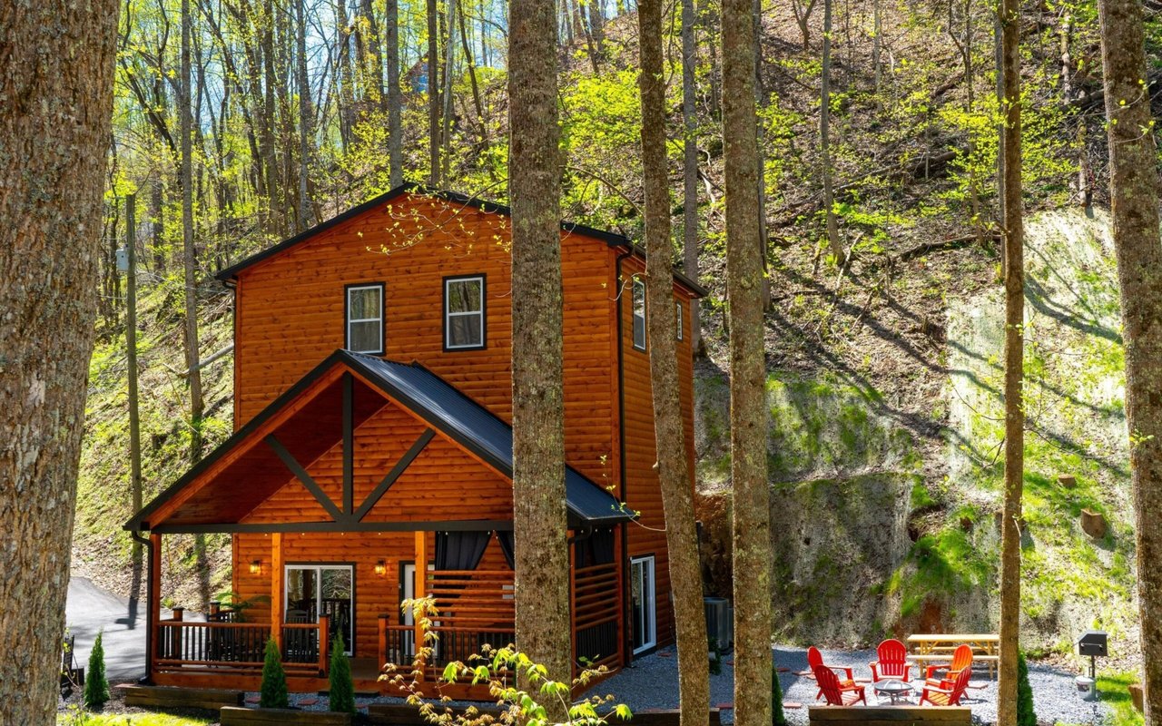 Wallace Luxury Spotlight| 1604 Little Fall Court Sevierville, TN 37876