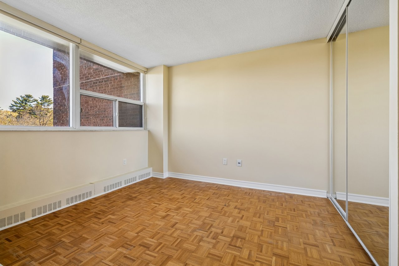 Bright and spacious studio apartment in great location