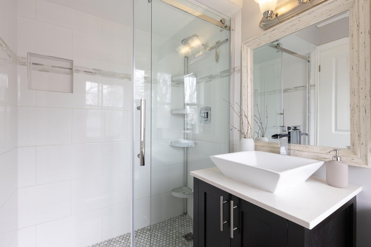 4456 Hawthorne Drive, Burlington, ON L7L 1G5