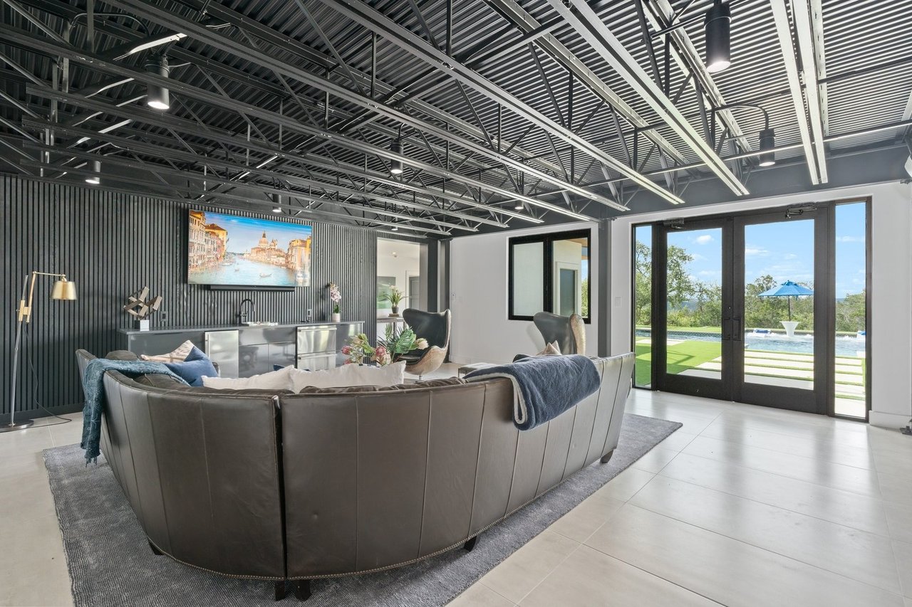 Luxxis Design 1104 Summit