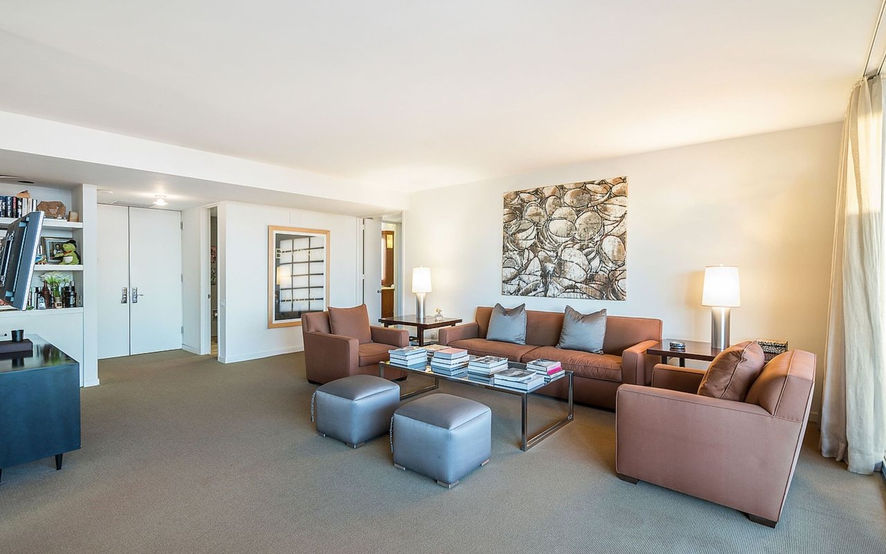9255 Doheny Rd, #804
