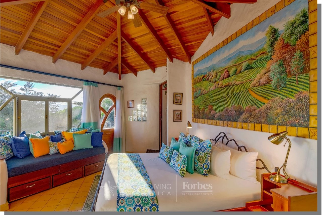 20646 - Boutique Hotel for Sale in the Mountains of Heredia