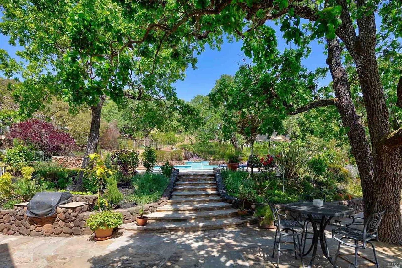 120 Oak Shade Ln