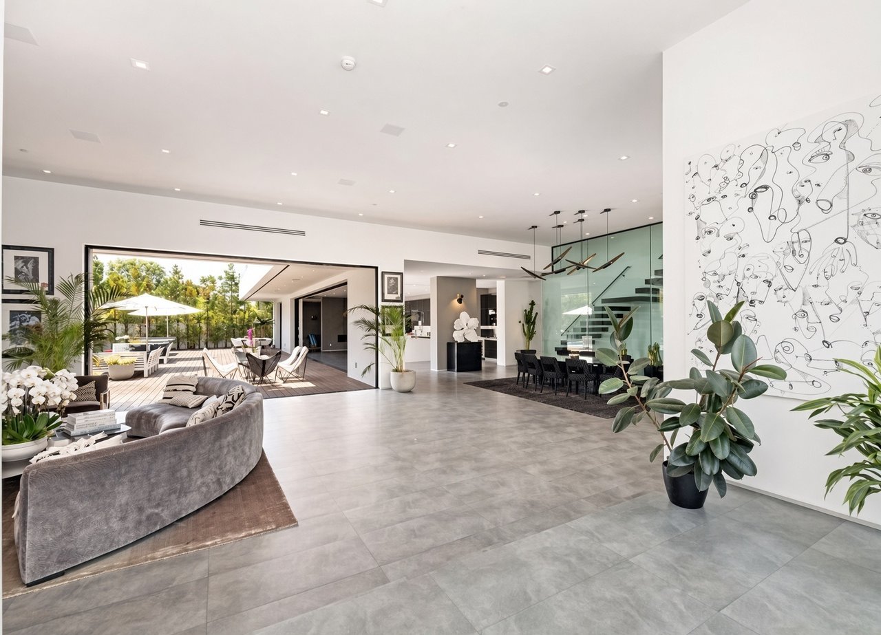 9570 Sunset Blvd