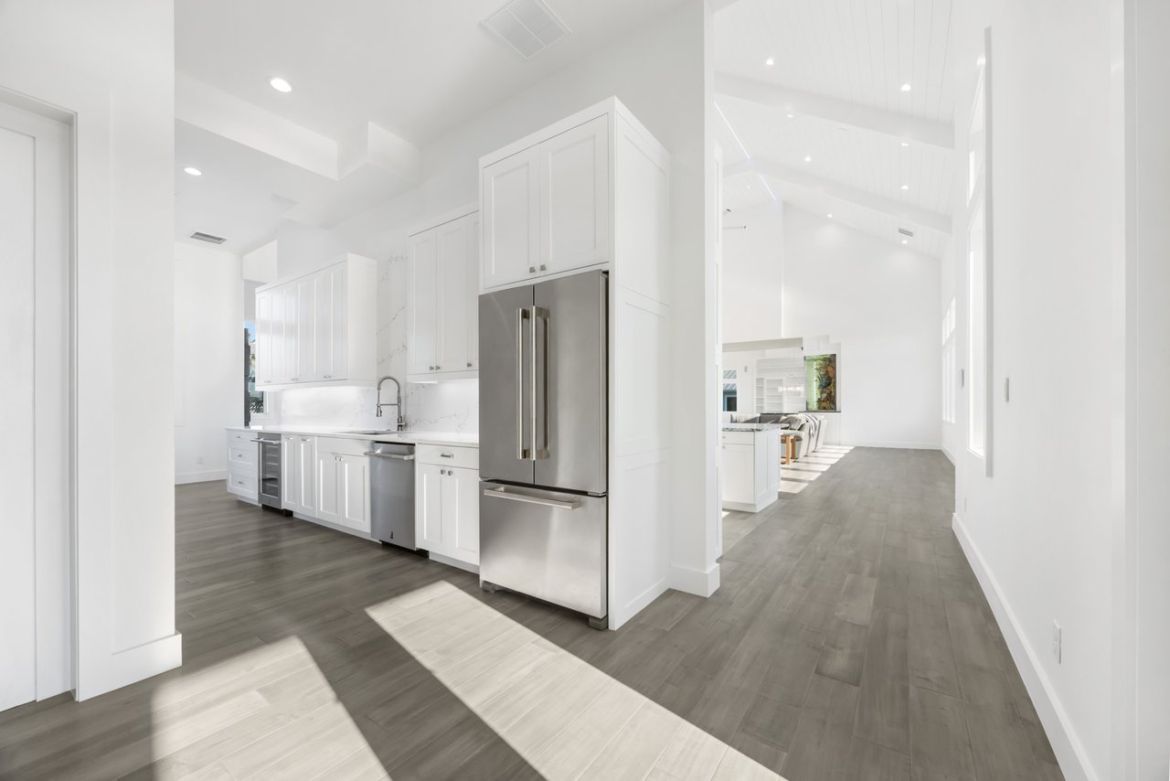 White Label - 305 Estes Drive