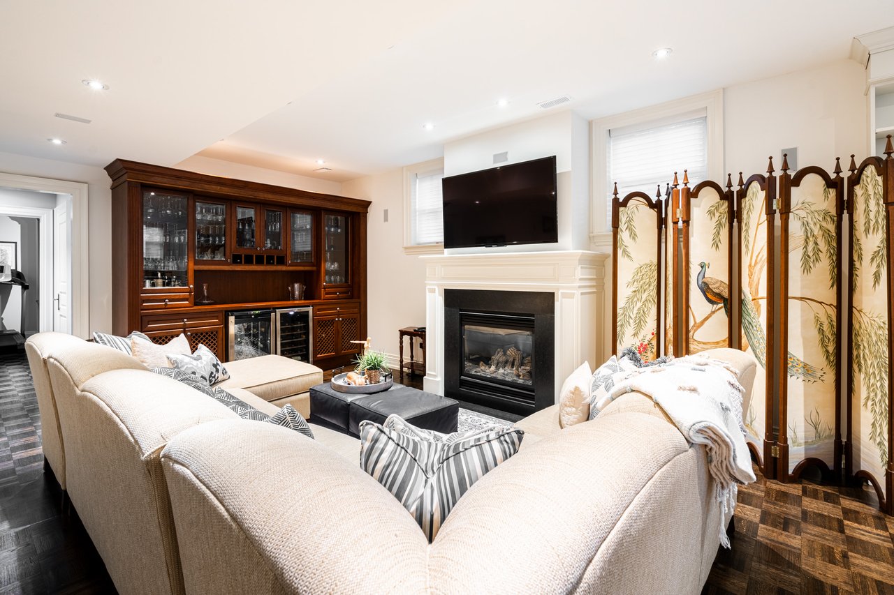 275 Glen Manor Dr E
