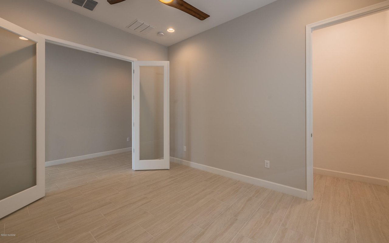 240 E Ancient Pueblo Ln