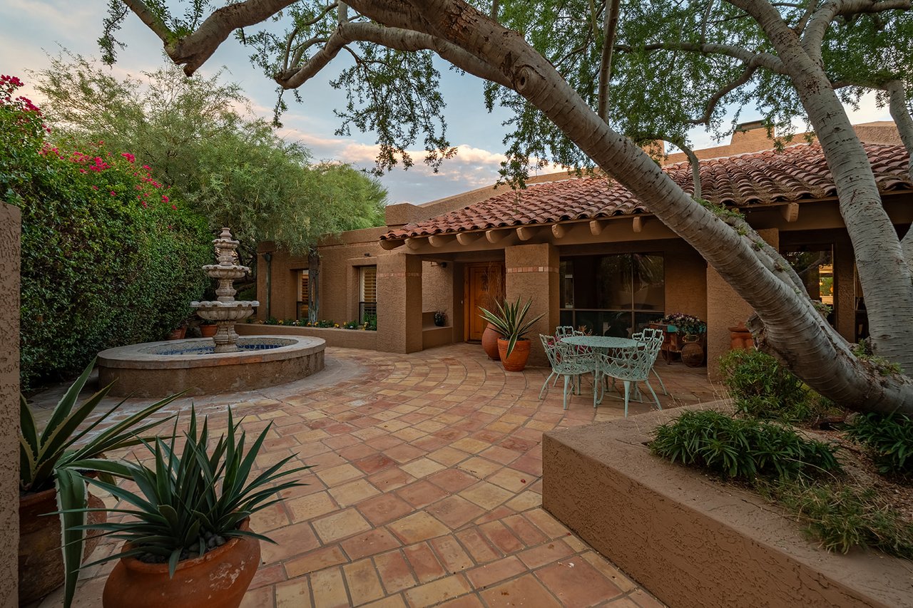 7507 N VIA DE LOS LIBROS